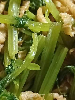 小芹菜拌素毛肚的做法步骤：1