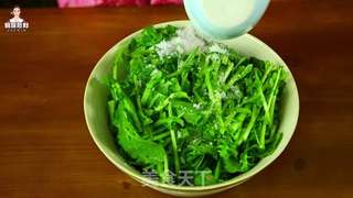 老妈的私房菜——萝卜樱水泡菜的做法步骤：2