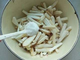 酥炸杏鲍菇的做法步骤:3