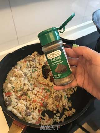 蔬菜牛肉炒饭的做法步骤:12