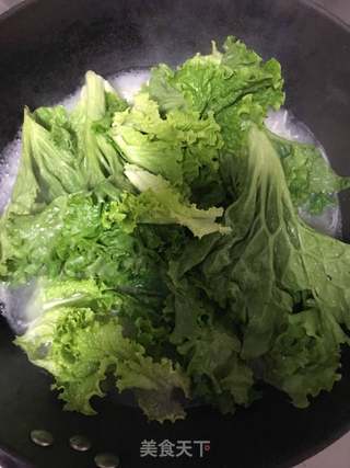 生菜鸡蛋热汤面的做法步骤：2