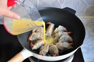 抱蛋鲜肉虾饺的做法步骤:9