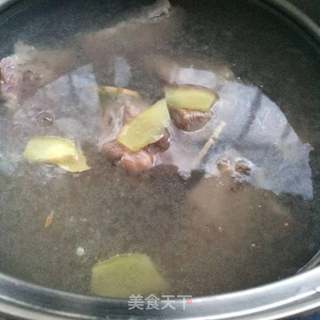 清炖龙骨莲藕汤的做法步骤:2