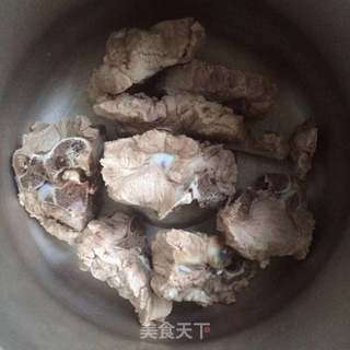 清炖龙骨莲藕汤的做法步骤:3