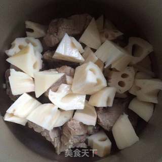清炖龙骨莲藕汤的做法步骤:4