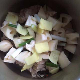 清炖龙骨莲藕汤的做法步骤:5