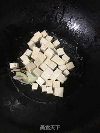 豆腐青菜热汤面的做法步骤：1