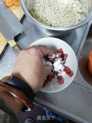 小猪佩奇黑胡椒汁牛肉意大利面的做法步骤:5