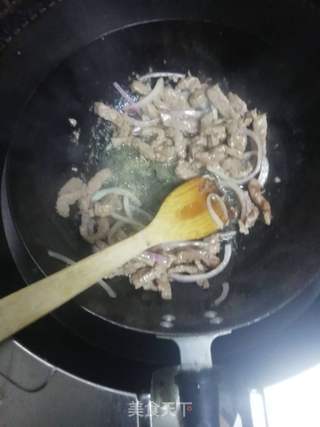 小猪佩奇黑胡椒汁牛肉意大利面的做法步骤:9