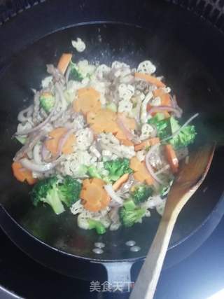 小猪佩奇黑胡椒汁牛肉意大利面的做法步骤:12