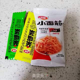 暗黑料理之辣条炒饭的做法步骤：1