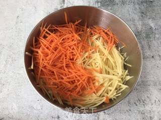 海苔土豆丝饼的做法步骤：2