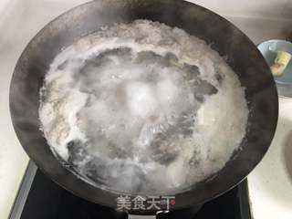 芡实冬瓜排骨汤的做法步骤:2