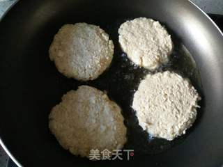 金针豆腐饼的做法步骤：4