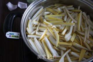 柚子皮别再扔啦——糖柚子皮的做法步骤:3