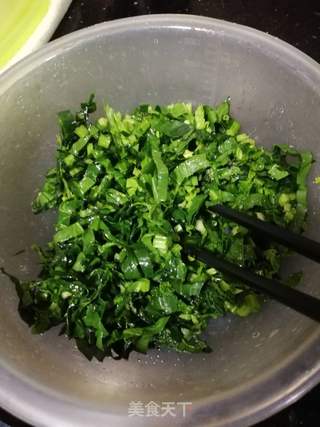 油盐菠菜粥的做法步骤:2