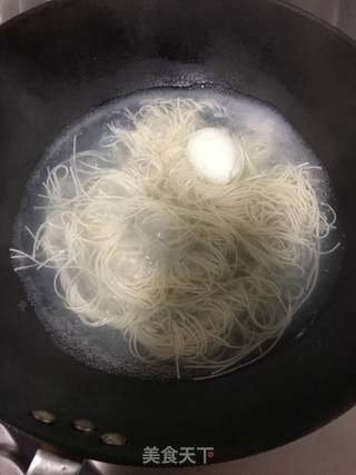 白蛋清汤面的做法步骤：1