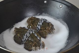 盐焗大闸蟹的做法步骤：3