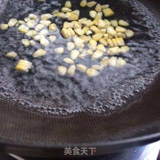 玉米粒拌甘蓝的做法步骤:2