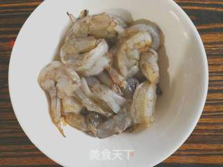 牛油果焗虾的做法步骤：2