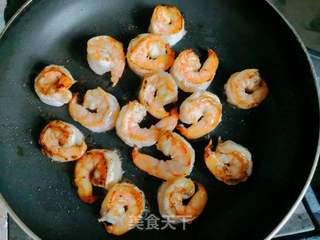 牛油果焗虾的做法步骤：4