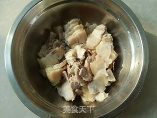 五花肉炖白菜粉条的做法步骤:3