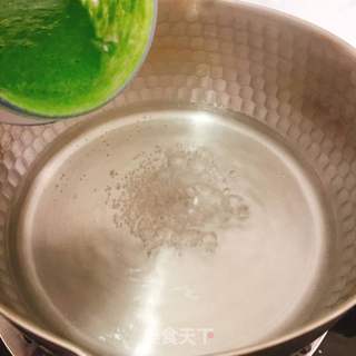菠菜浓汤面的做法步骤:3