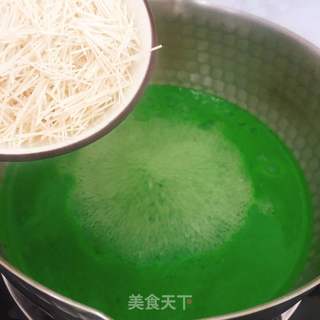 菠菜浓汤面的做法步骤:5