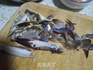 青椒黄瓜炒梭子蟹的做法步骤:2
