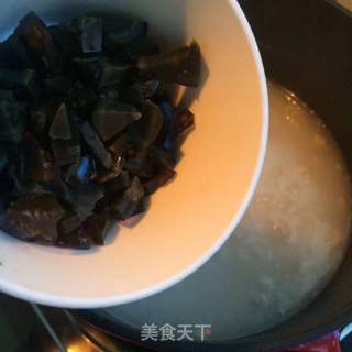 皮蛋瘦肉粥的做法步骤:6