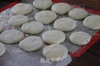 梅菜肉馅饼：外脆里嫩，一口要下去肉汁满满的做法步骤：8