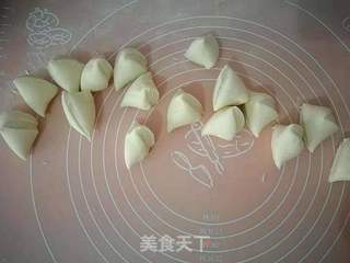 三鲜荠菜煎包的做法步骤:7