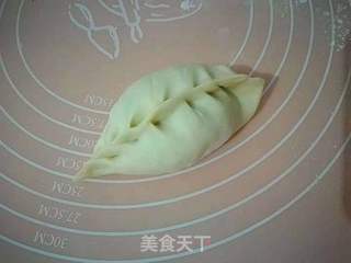 三鲜荠菜煎包的做法步骤:10