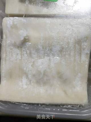 馄饨皮版香蕉派的做法步骤：2