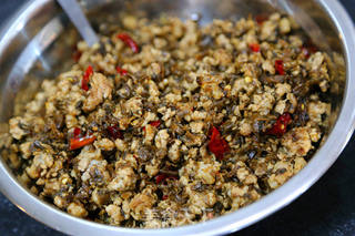 梅干菜酥饼的做法步骤:11