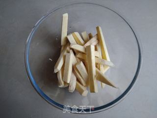 椰香红薯条的做法步骤:2