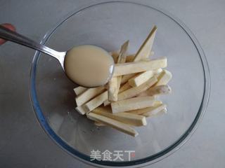 椰香红薯条的做法步骤:3