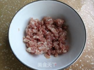 南瓜白菜肉饺子的做法步骤:2