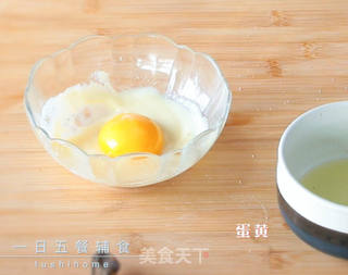 香蕉蛋黄饼的做法步骤:2