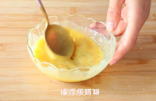 香蕉蛋黄饼的做法步骤:3