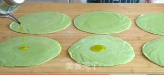家中自制正宗黄瓜鸡蛋灌饼,瓜香面软,五分钟快捷营养早餐!的做法步骤:8