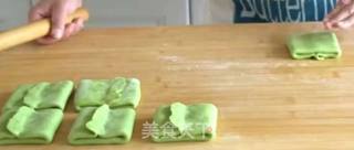 家中自制正宗黄瓜鸡蛋灌饼,瓜香面软,五分钟快捷营养早餐!的做法步骤:11