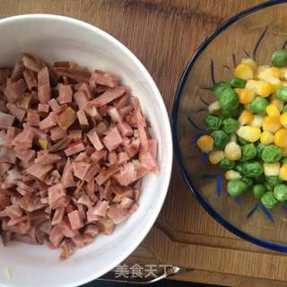 红肠什锦炒饭的做法步骤:3