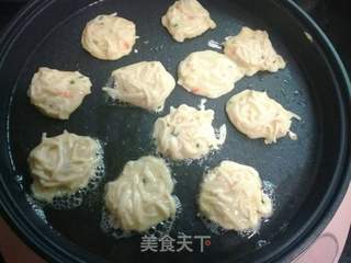 剩面条大变身一一煎饼的做法步骤:6