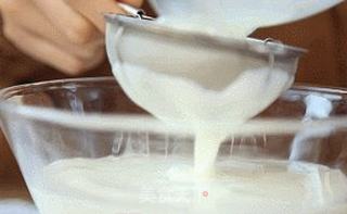 在吗?来一碗甜润可口的双皮奶?的做法步骤:9