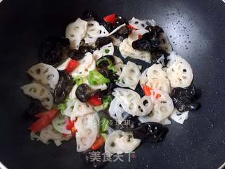 素炒荷塘的做法步骤:8