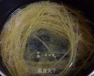 黑椒牛排炒意面的做法步骤:2