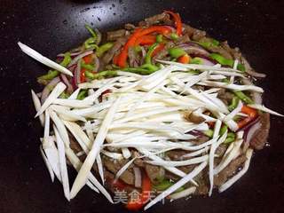 黑椒牛排炒意面的做法步骤:9