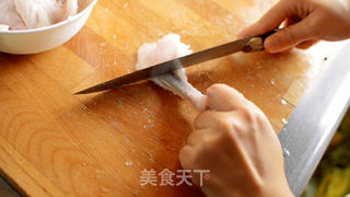 鱼肉做面条 极鲜雪菜黄鱼面的做法步骤:3