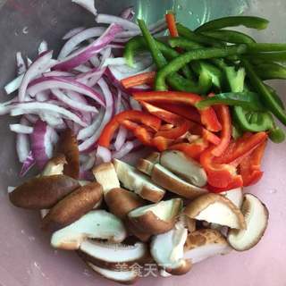 牛肉香菇披萨的做法步骤:4